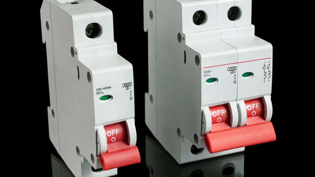 AC vs DC Circuit Breakers: 9 Key Differences You Should Know