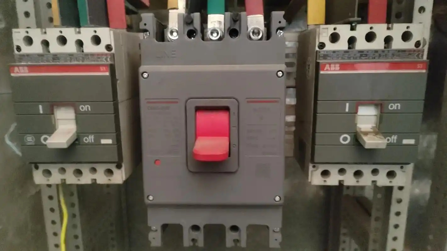 Fuses vs Circuit Breakers: What’s the Difference?