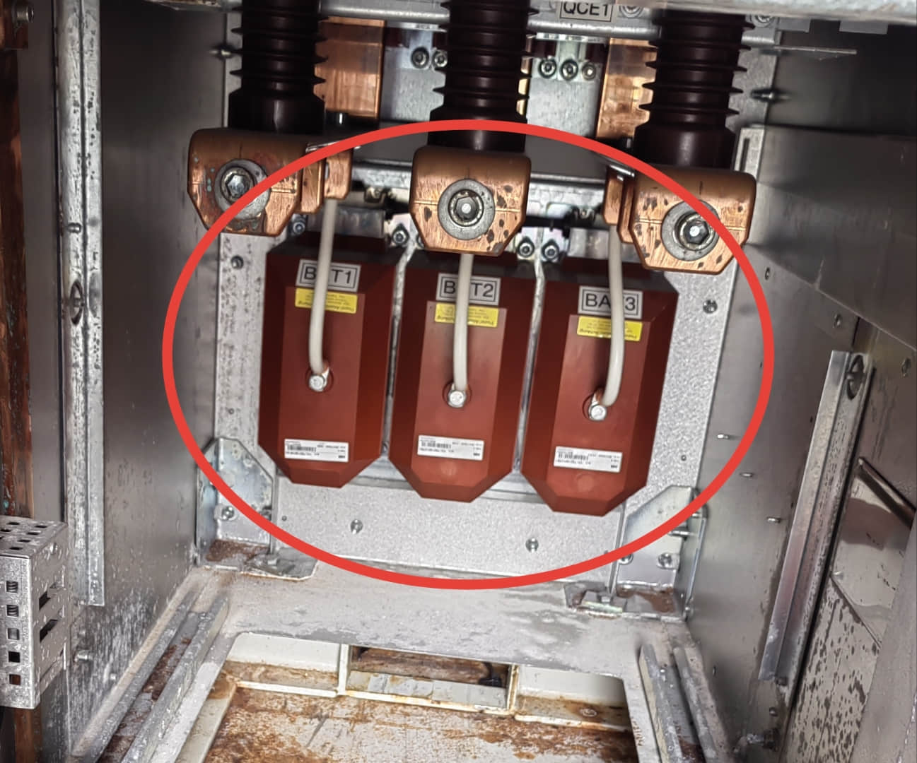 Current Transformer vs Potential Transformer:Functions and Differences