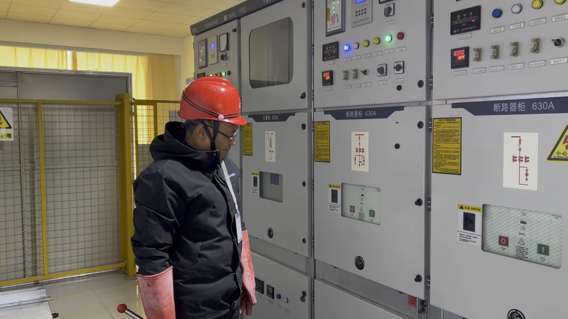 High-Voltage Switchgear: An Engineer's Guide to Performance & Safety