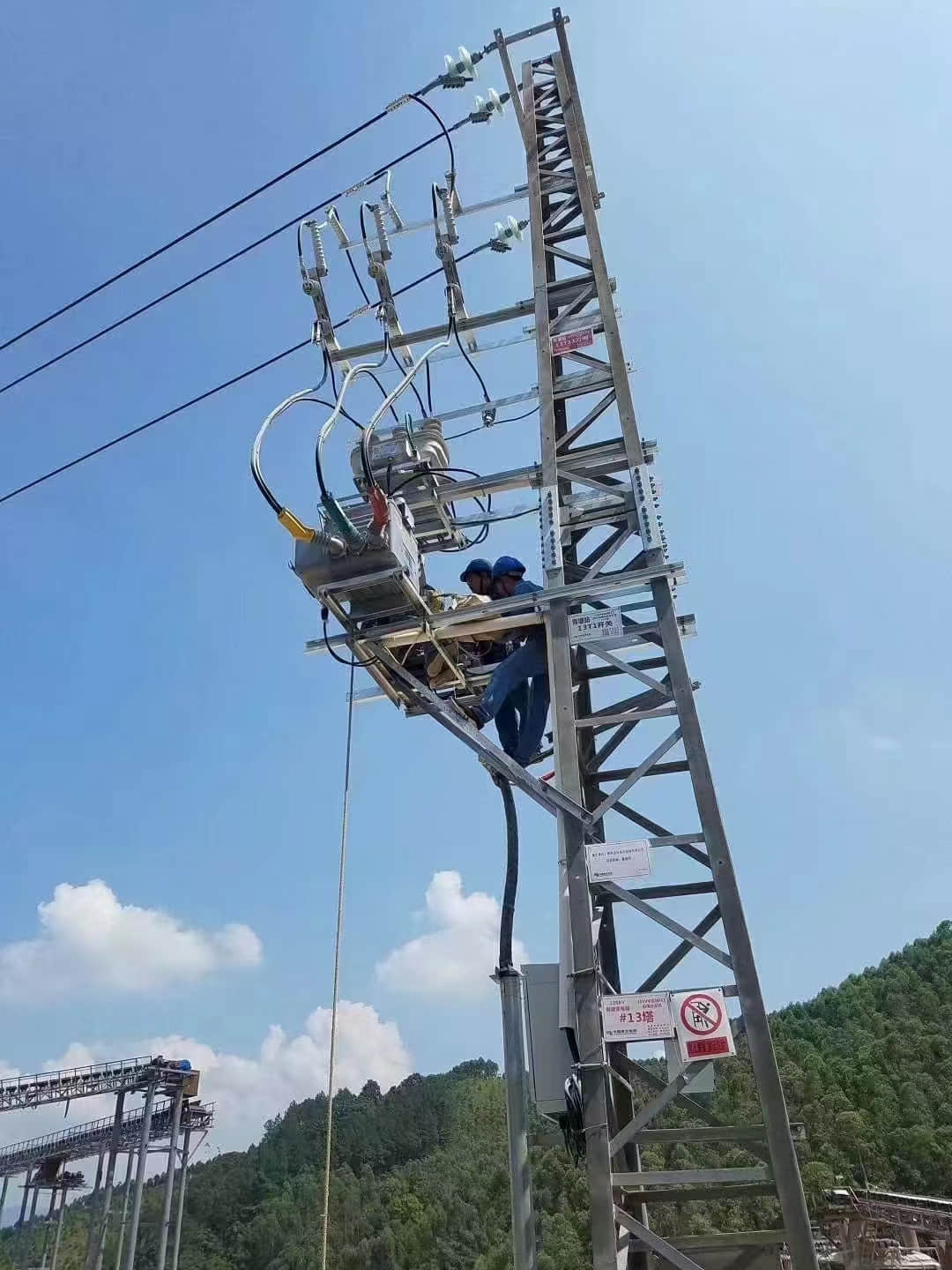  11kV Circuit Breakers: Outdoor vs. Indoor - Key Differences