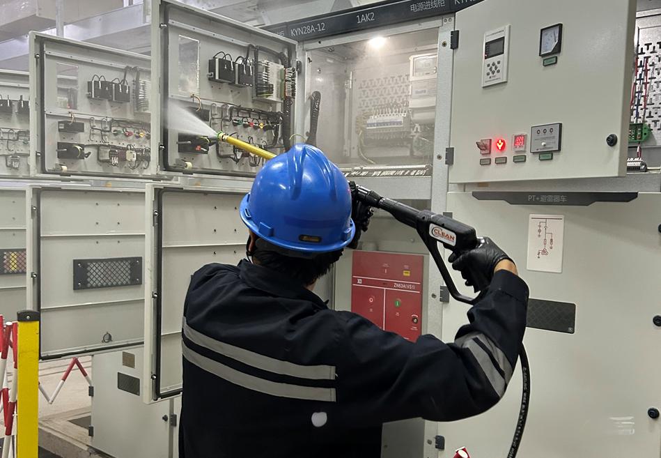 8 Crucial Steps for Cleaning Switchgear (with Key Operational Tips)