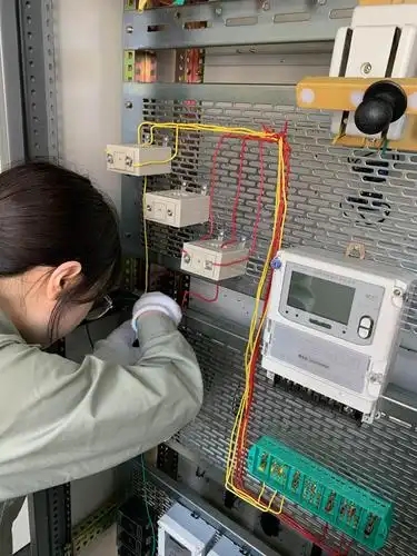 Solid-core vs. Split-core Current Transformers: How to Choose? Solid-core vs. Split-core Current Transformers: How to Choose?