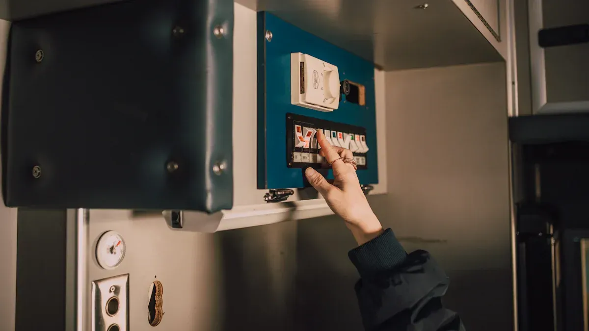 What is a manual transfer switch? What is a manual transfer switch?