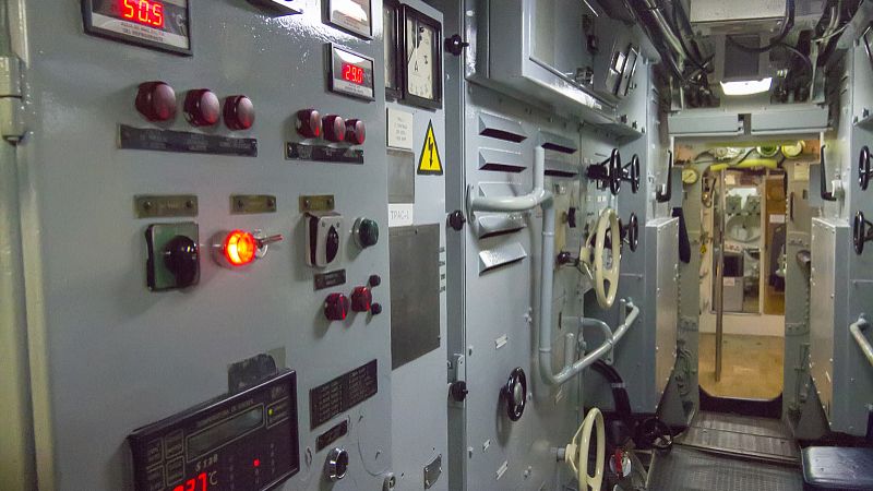 HT VS LT Switchgear: Principles & Key Differences HT VS LT Switchgear: Principles & Key Differences