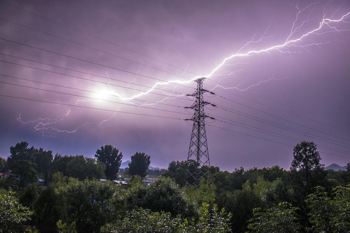 Learn the 7 key differences between lightning and surge arresters Learn the 7 key differences between lightning and surge arresters