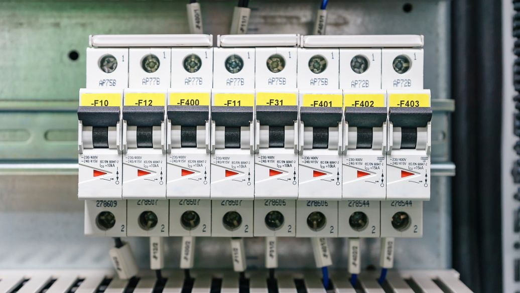 Lightning Arresters vs. Surge Protective Devices (SPDs): The Definitive Guide