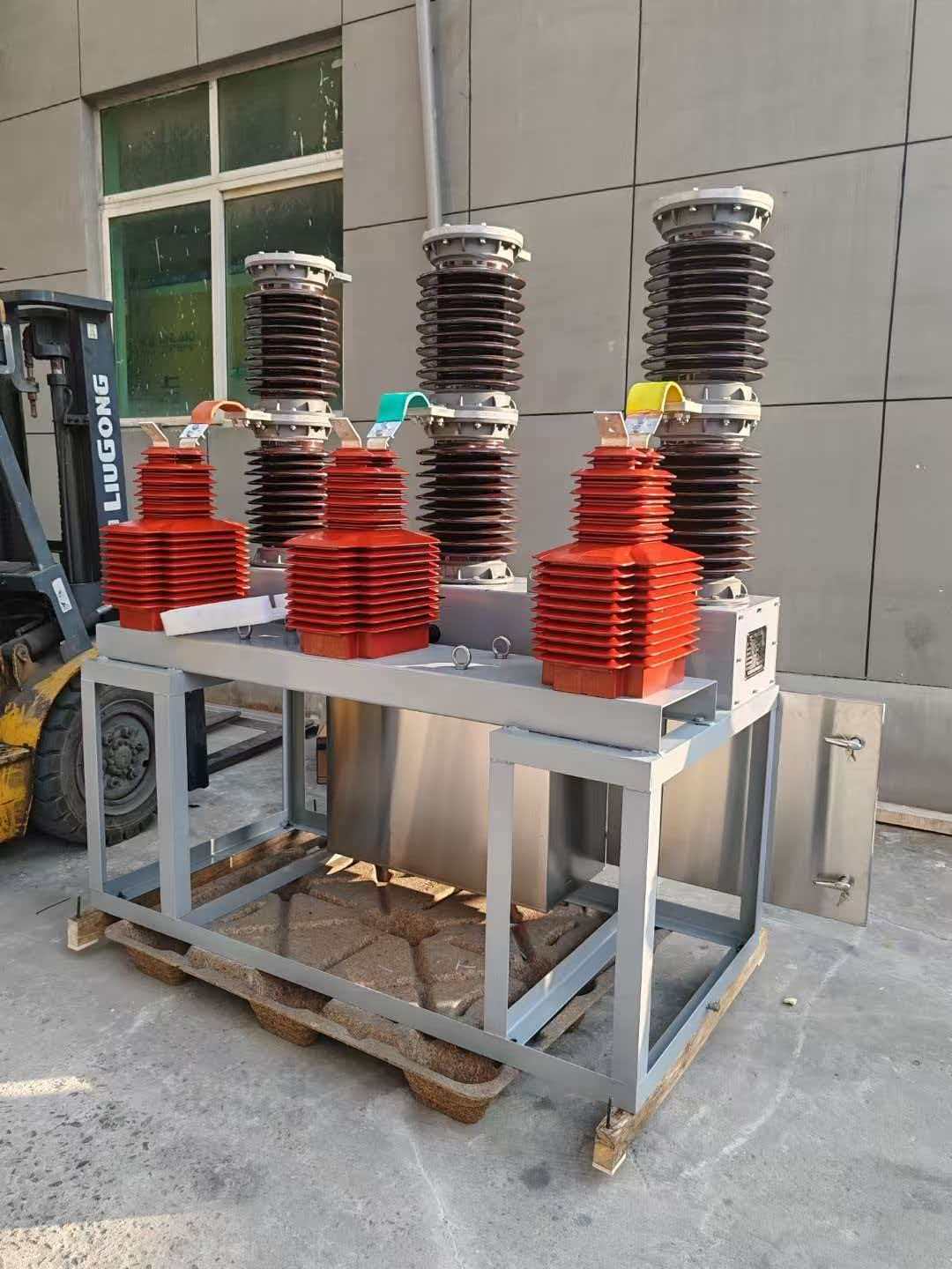 Medium Voltage Circuit Breaker Types Explained