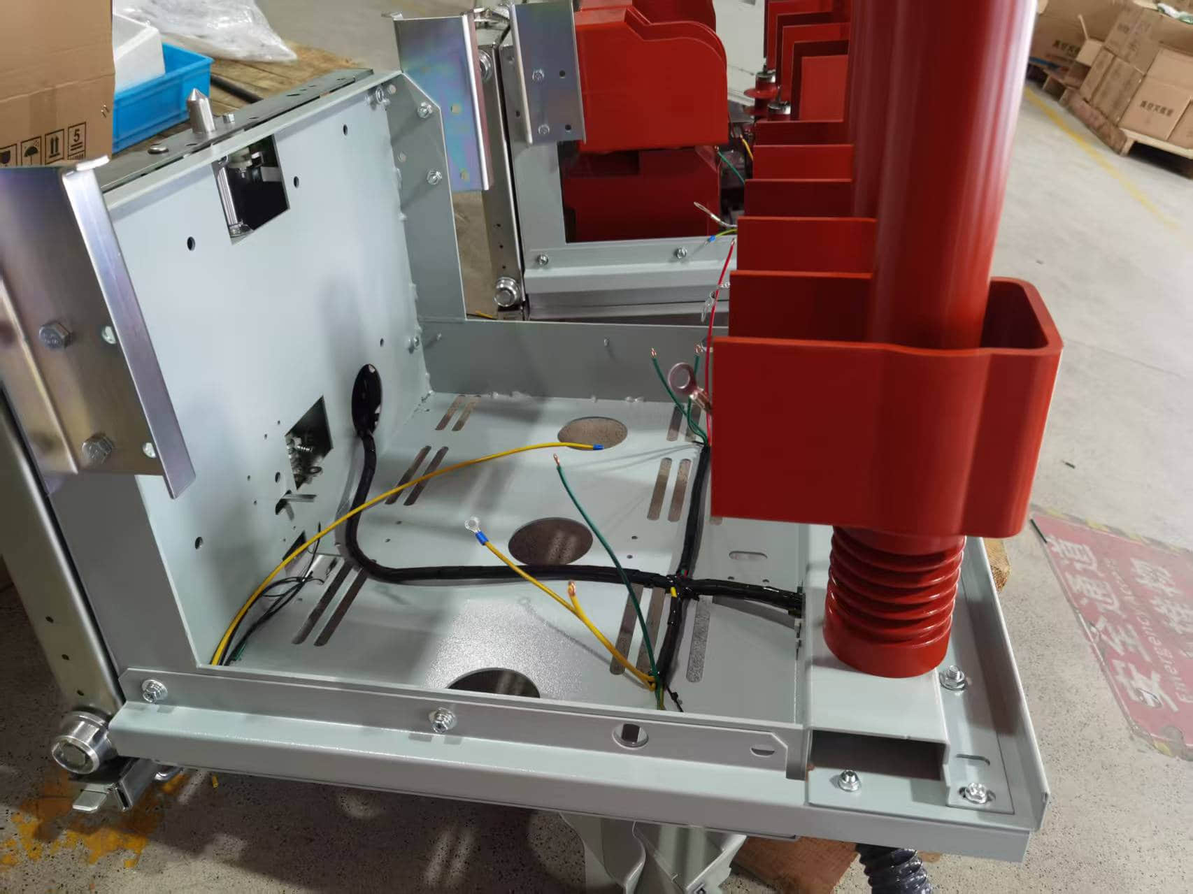 High-Performance Withdrawable Vacuum Circuit Breaker for Medium Voltage Systems High-Performance Withdrawable Vacuum Circuit Breaker for Medium Voltage Systems