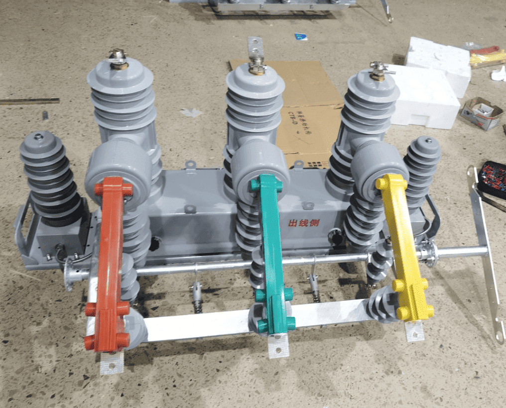 12kV Automatic Recloser with Intelligent Protection for Reliable Power Distribution