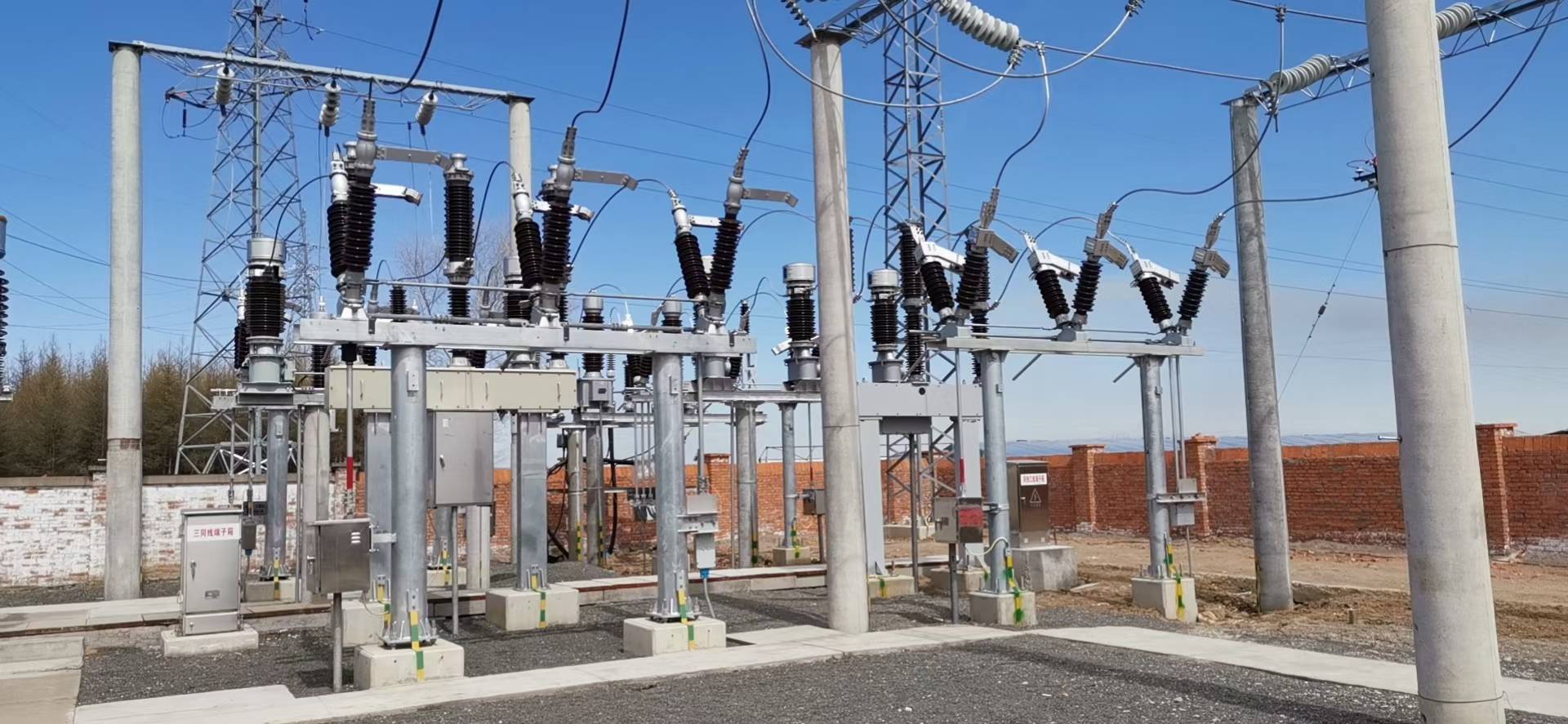 Live vs Dead Tank Circuit Breakers: Uses and Comparison