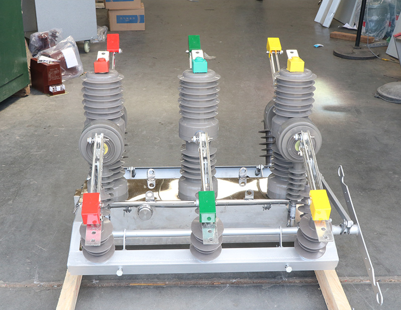 ZW32-12GG 12kV 630A Double-Power Double-Isolation Outdoor Vacuum Circuit Breaker