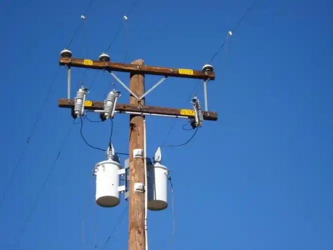 Single Phase Transformer Guide: Working Principle, Construction, Types, Efficiency, Applications